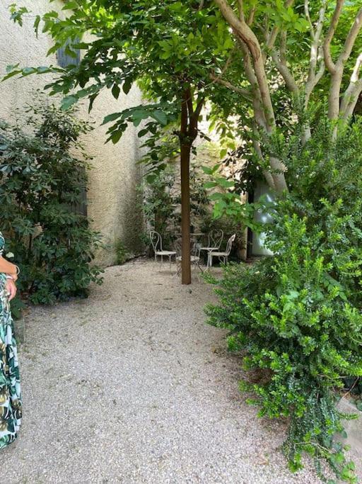 Appartement Eygalieres Avec Petit Jardin מראה חיצוני תמונה