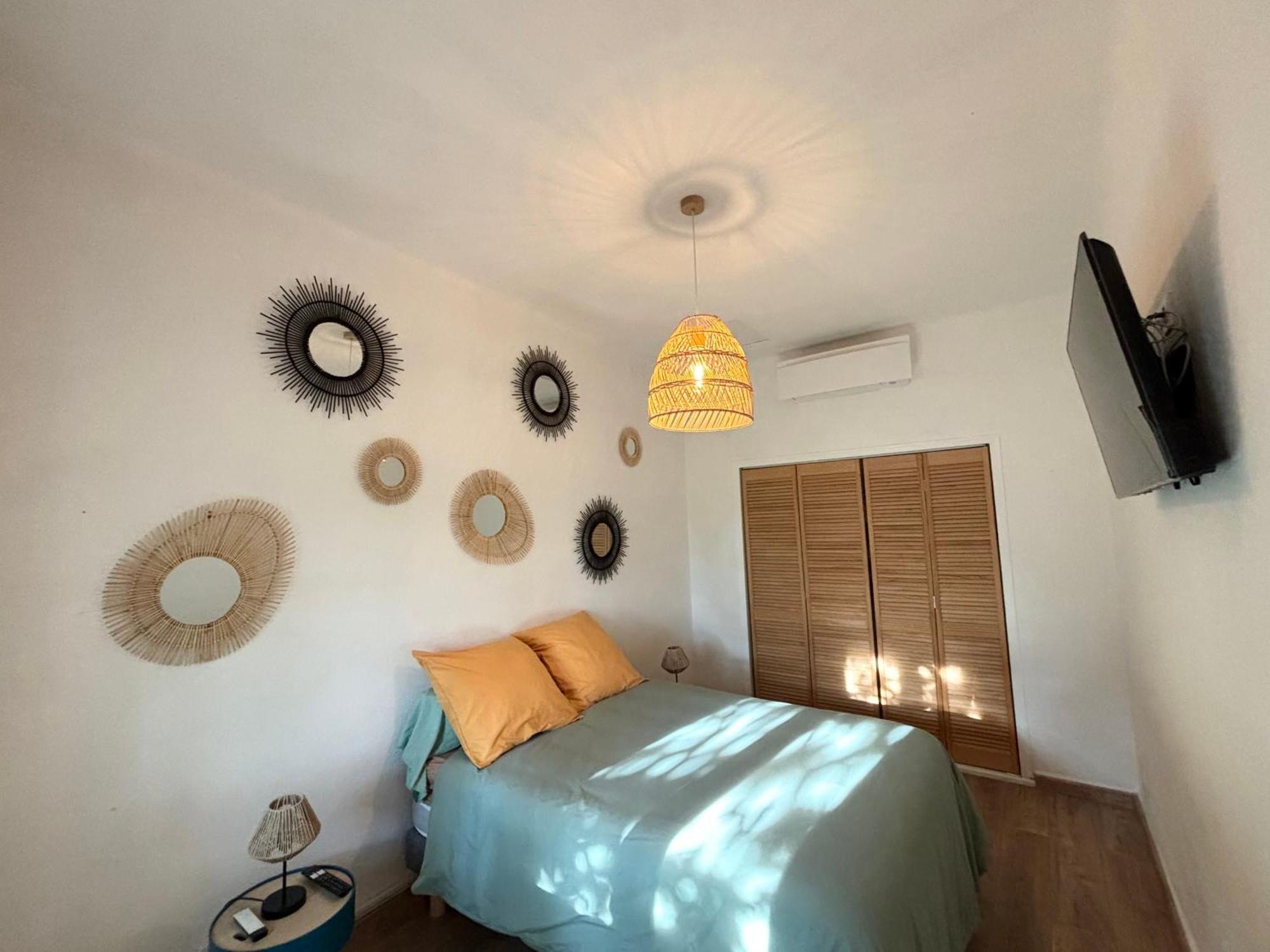 Appartement Eygalieres Avec Petit Jardin מראה חיצוני תמונה